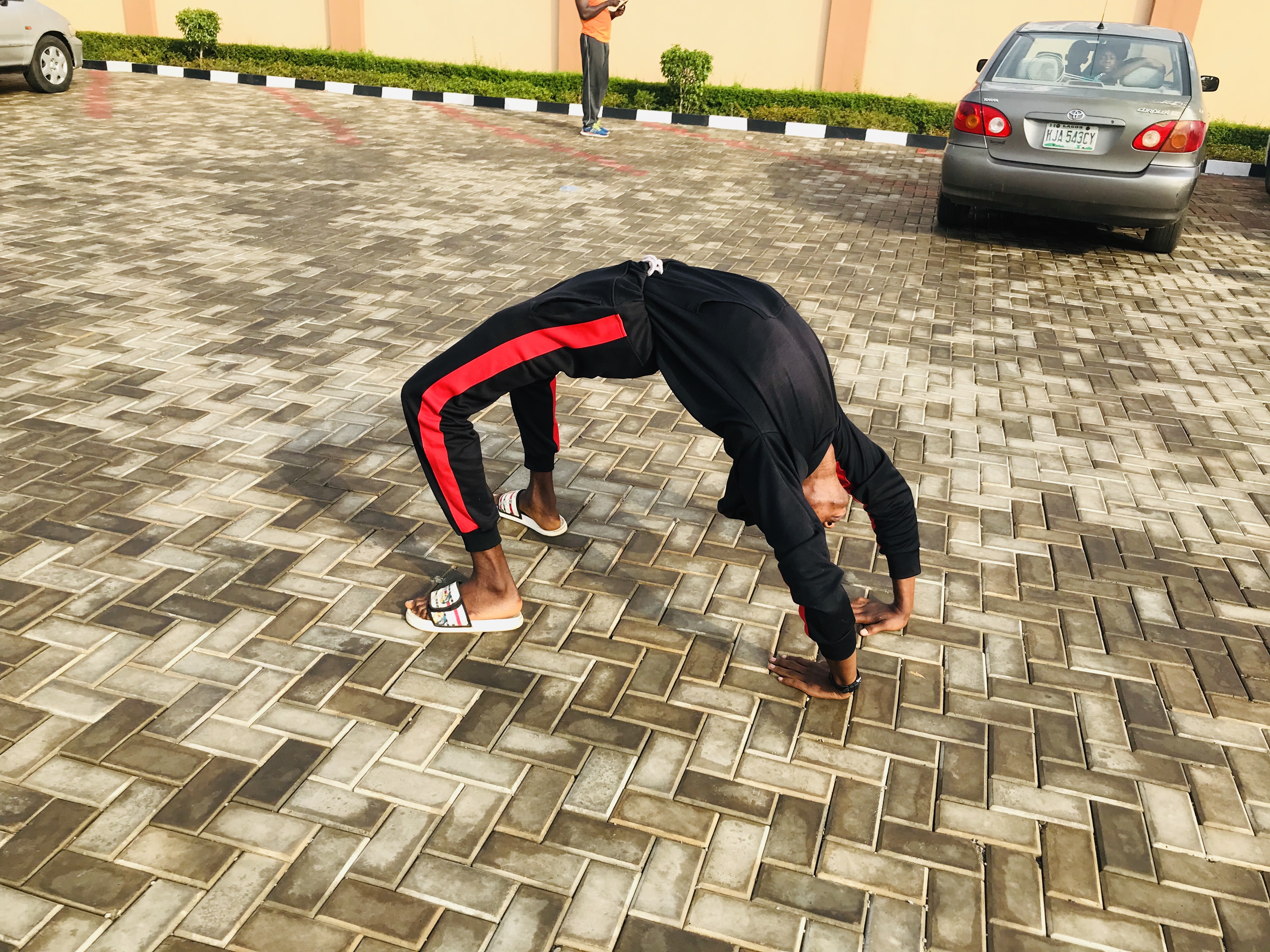 Короткая пауза на растяжку — пример дробной практики