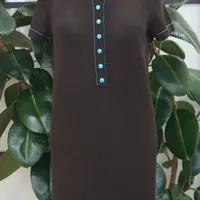 Строго и элегантно: Платье-рубашка с воротником поло