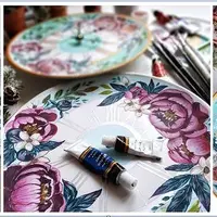 Часы с цветочным орнаментом