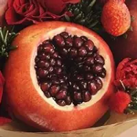 Фруктовый букет: гранат, травы, упаковка