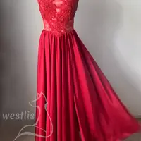 Вечернее платье с голой спинкой