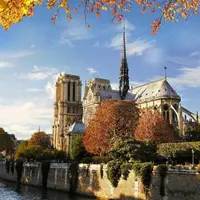 От собора Нотр-Дам до Лувра: прогулка по набережным Сены