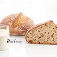 Пшеничный хлеб и багет на закваске