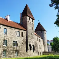 Тишина и покой у крепостных стен. Таллин