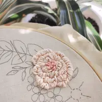 Цветущий персик и голубая гортензия