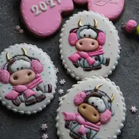 Пряники на Новый год с бычком и рукавички