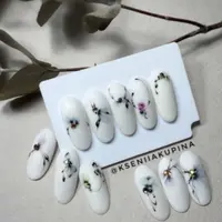 Дизайн ногтей: Акварель, вензеля и стразы