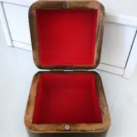 Внутреннее оформление шкатулки бархатной пудры