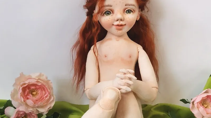 Шарнирная кукла в технике скульптурный текстиль