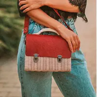 Сумка-деревяшка из бумажной лозы