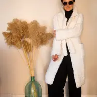 Пальто без швов, прямого кроя