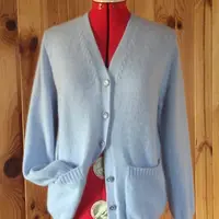 Классический кардиган с накладными карманами