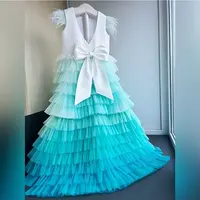 Многоярусное платье со съемным шлейфом