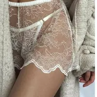 Пошив комплекта: кружевные шортики и трусики стринги