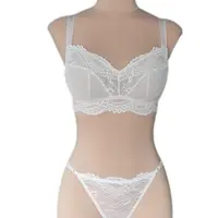 Комплект нижнего белья. Бескаркасный бюстгальтер