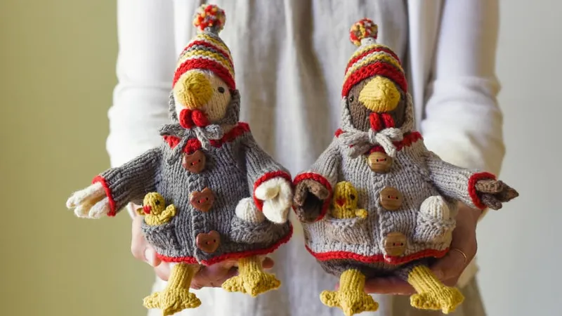 Вязаная спицами курица наседка Mother Hen