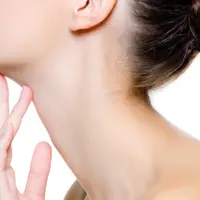 Шея без морщин и упругая грудь. Идеальная зона декольте через работу с фасциями