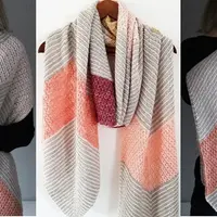 Вязаный спицами палантин The View Outside