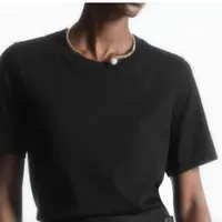 Модная футболка