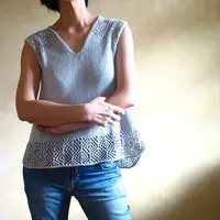 Топ c ажурной кокеткой Ginga