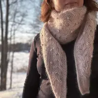 Вязаная спицами шаль Ever So Pretty