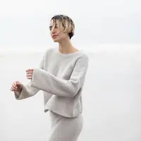 Вязаный спицами пуловер с круглой кокеткой Cloverdale