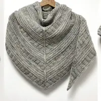 Вязаная спицами теплая шаль Faded Seafoam