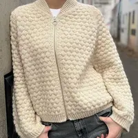 Стильный бомбер Hilly