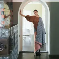 Жаккардовый палантин Garden City Wrap спицами