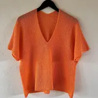 Простой топ Hor No. 20, вязаный ломаной резинкой спицами