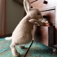 Вязаный спицами кролик Wabbit the Rabbit