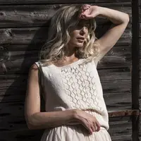 Топ без швов лицевой гладью с ажурным узором Ysta