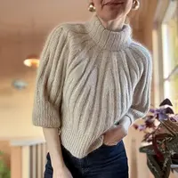 Пуловер спицами сверху на круглой кокетке Quiet Stripes