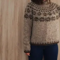 Пуловер лопапейса с жаккардом на круглой кокетке Hytte