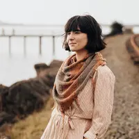 Шаль с полосками и кисточками Set Adrift