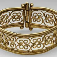 Из истории женских ювелирных украшений XVII-XX вв. Символы власти, любви и красоты: кольца, браслеты, серьги