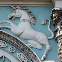 О чём рассказывают фасады. Открываем мир сказочных существ и тайных символов на зданиях Москвы