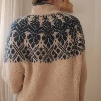 Вязаный спицами свитер Delft Pullover с жаккардовой кокеткой