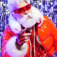 Музыкальный новогодний трек "Дед Мороз везде"