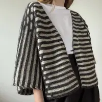 Вязаный спицами эффектный текстурный жакет-кейп Virginia