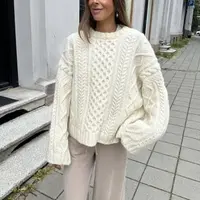 Вязаный спицами оверсайз пуловер с аранами Frøya Sweater