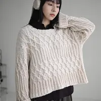 Свободный свитер с косами спицами сверху Rima