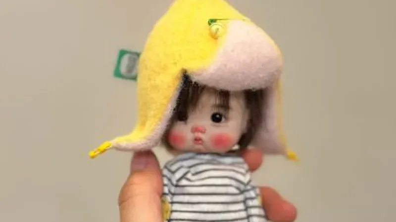 Шапочка бананчик для кукол формата Ob11