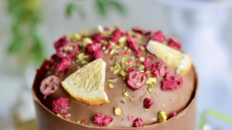 Кулич в шоколадной капсуле