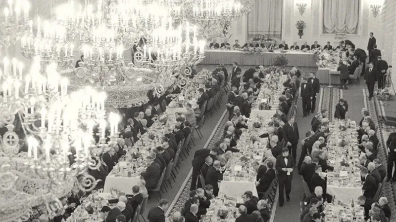 Под бурные продолжительные аплодисменты: кремлёвские приемы в 60-80 годы