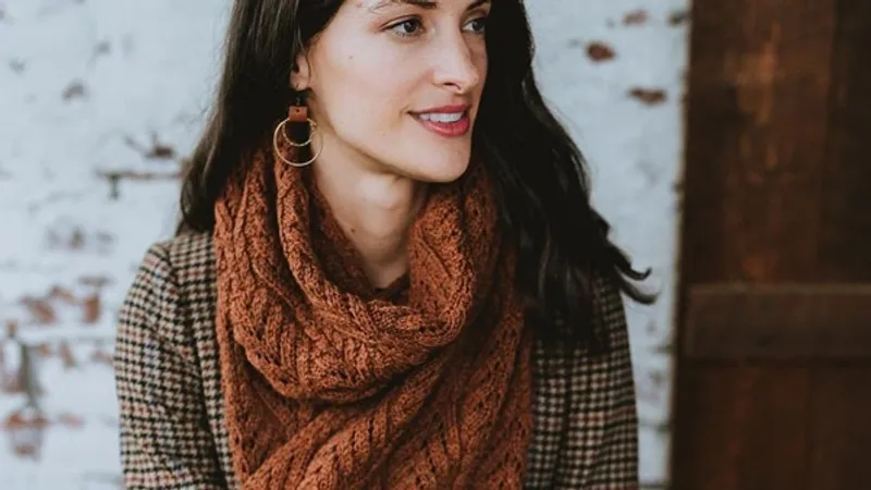 Широкий палантин спицами Archer с узором в виде листьев