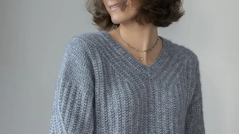 Вязаный спицами текстурный пуловер с красиво обыгранными линиями узора Ridgewood