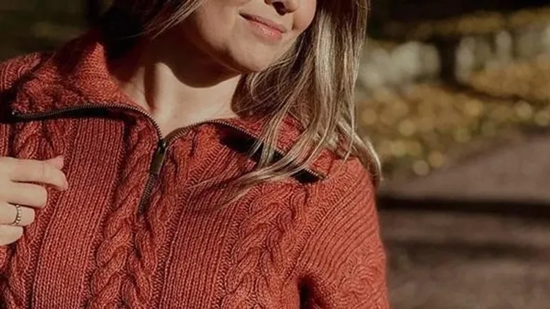 Autumn zipsweater - вязаный спицами свитер с японским плечом и горловиной на молнии