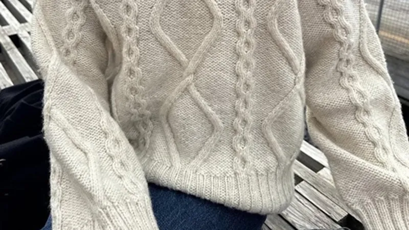 Свитер с косами Saga Sweater — вязаный спицами сверху пуловер оверсайз