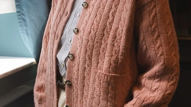 Модный кардиган с карманами Pamina, вязаный спицами косами сверху